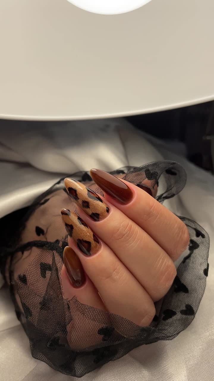 Nail application at the Bulut Nail Room studio